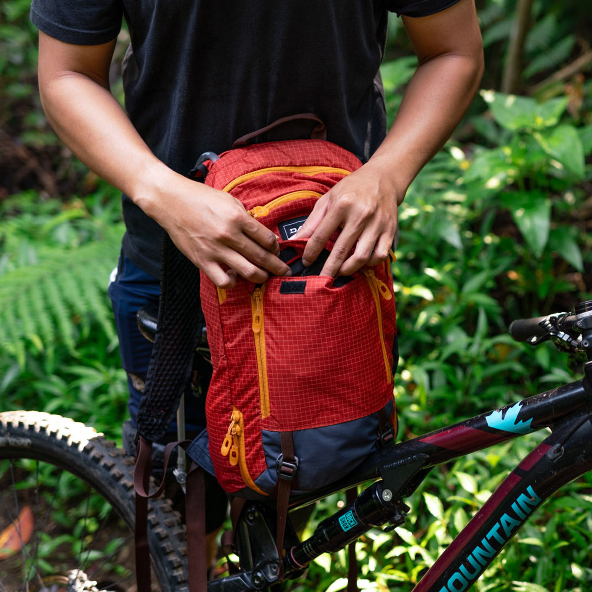 Syncline Backpack 12L - Red Tide